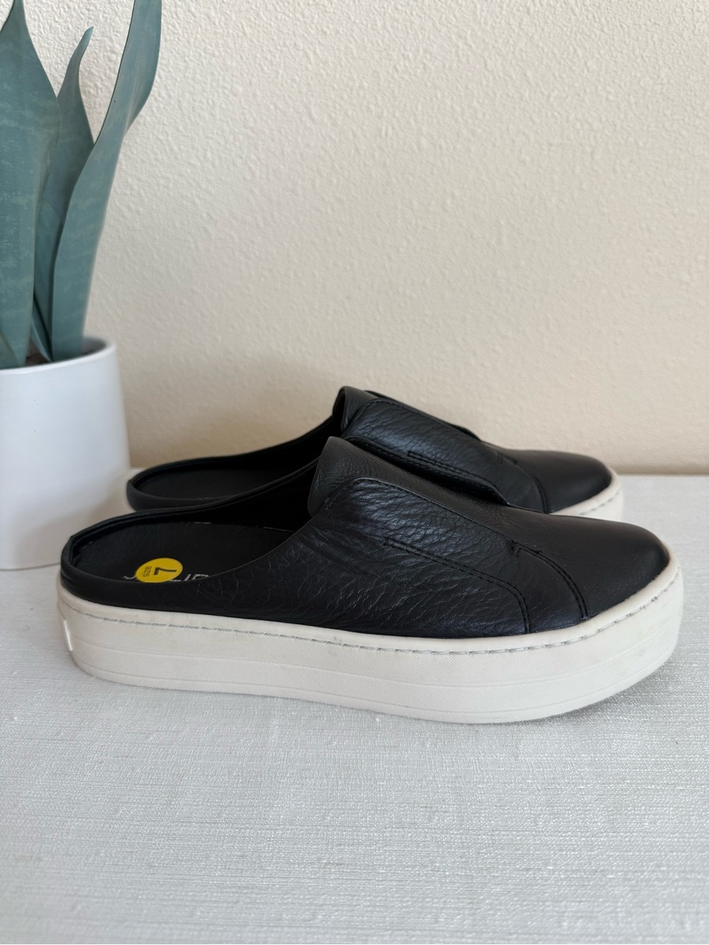 New J. Slides Black Leather Platform Slip-On Mules